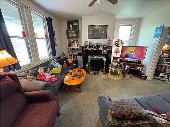 3rd image of 3711 Wapello St