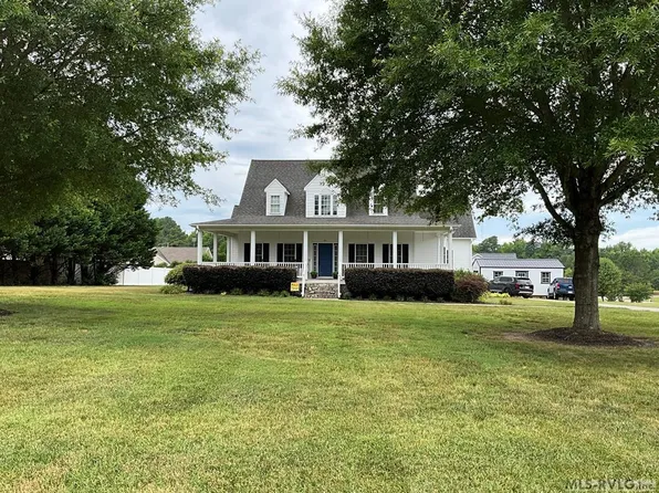 611 Forest Ln, South Hill, VA 23970