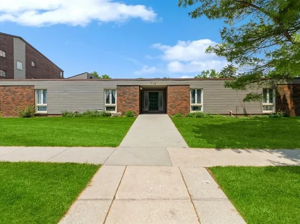 719 Broad St APT D, Story City, IA 50248