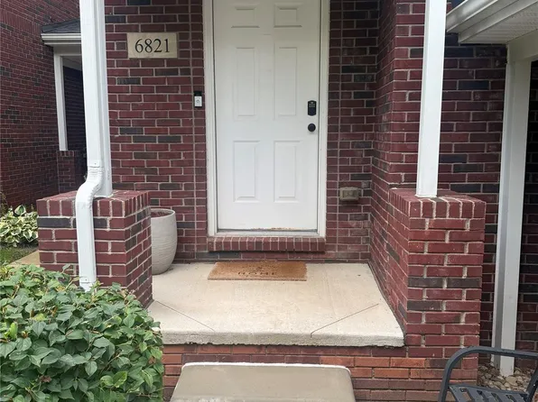 6821 Boulder Pointe Dr, Washington, MI 48094