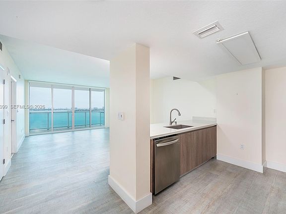 3rd image of 1800 N Bayshore Dr APT 2503