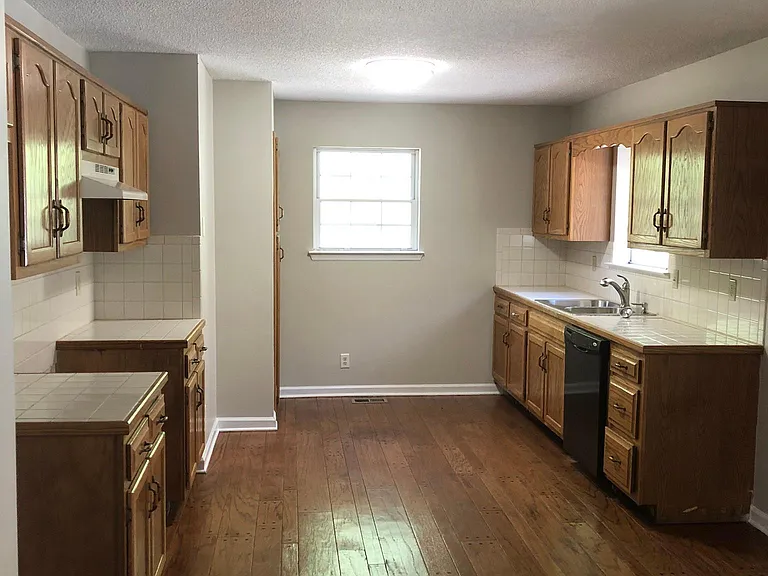 1128 Woodsage Dr — Photo 9