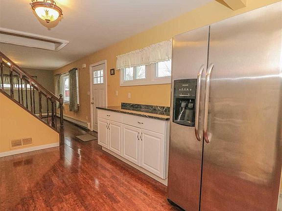 3rd image of 46 Harrison Pl