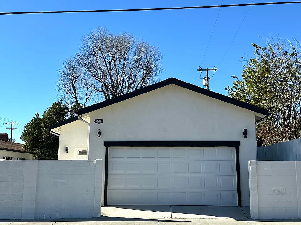 8515 Vanalden Ave