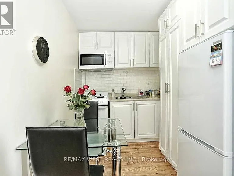 267 Lappin Ave #3 — Photo 2
