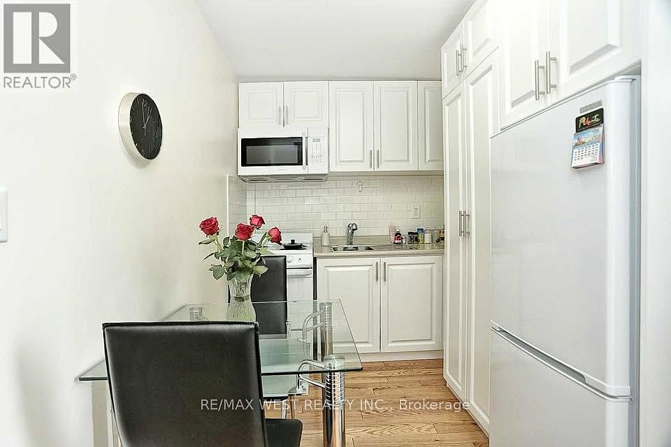 1st image of 267 Lappin Ave #3