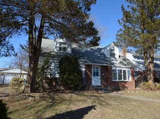 1082 Wright St, Valley Stream, NY 11580