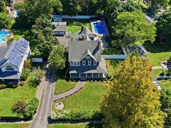 61 Ocean Avenue, Islip, NY 11751
