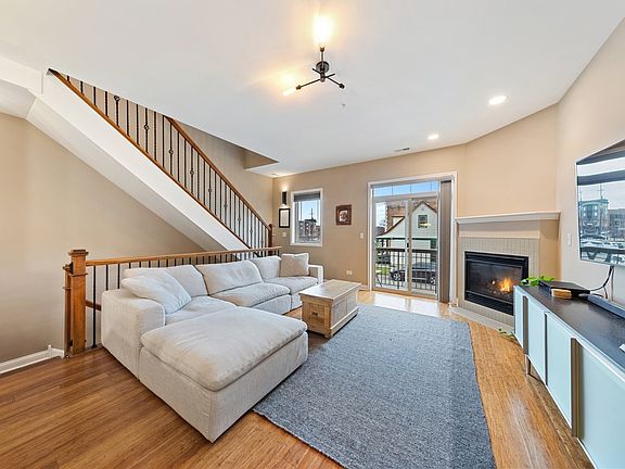 4th image of 922 Warren Ave Unit 402