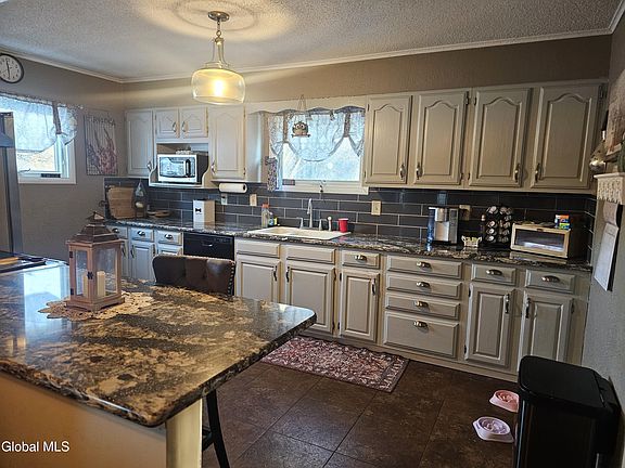 2nd image of 200 Meadowbrook Road