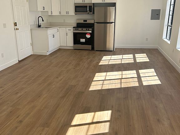 5th image of 1526 S Bedford St APT 104