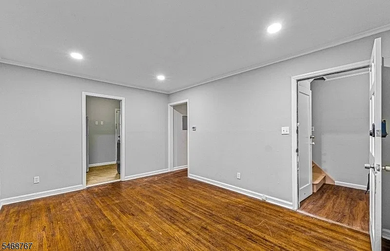 2 bed, 1.0 bath, $2,100 — Photo 3