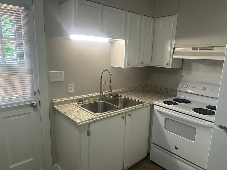 106 Juniper Ln — Photo 3