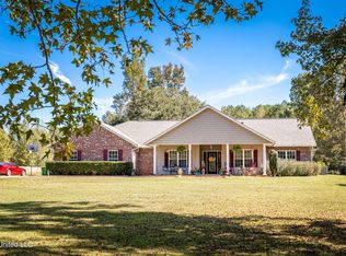 17100 Hillcrest Ridge Dr, Vancleave, MS 39565