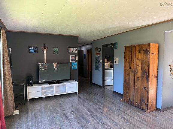 5th image of 101 Tinkham Rd