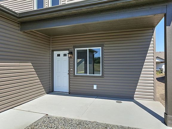 3rd image of 412 N Dartmouth Ln