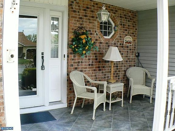 5th image of 152 Lakebridge Dr