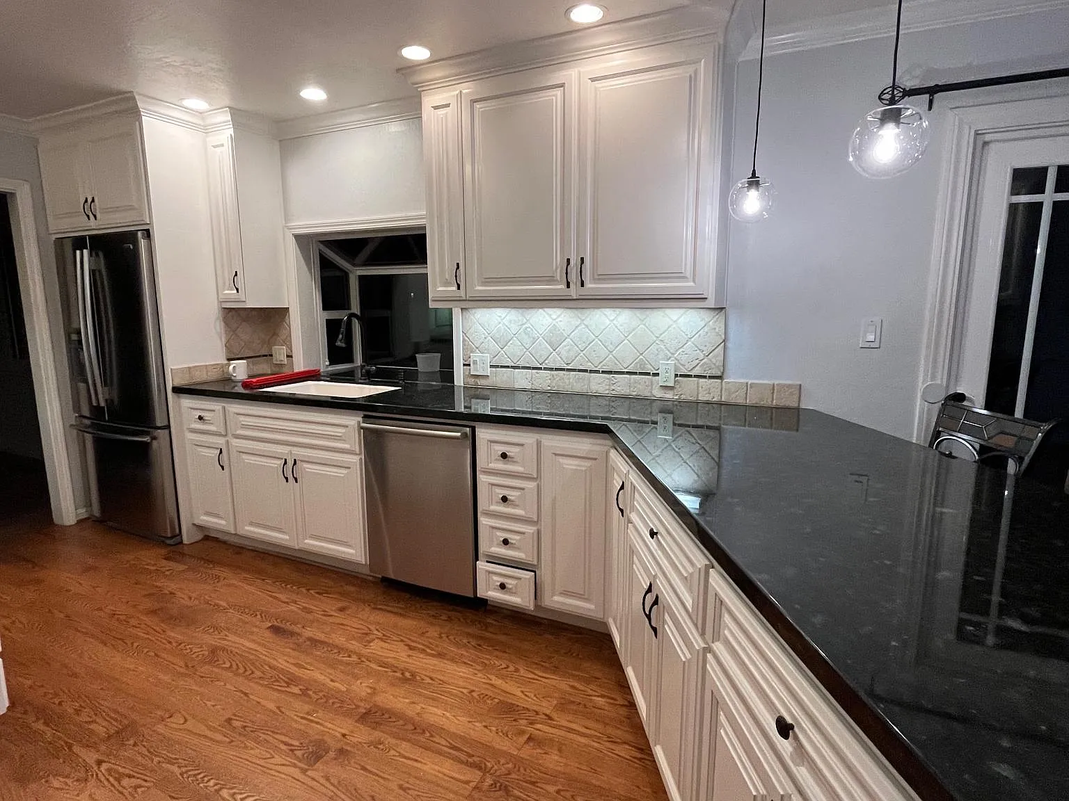 5 bed, 2199 sqft, $5,800 — Photo 2