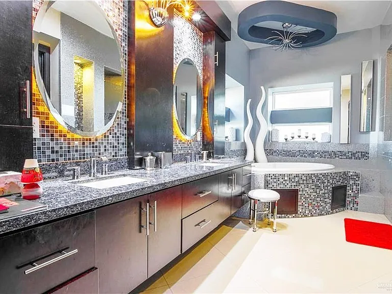 309 N Mockingbird Ave #H — Photo 9
