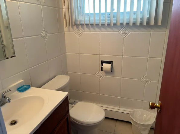 (undisclosed Address), Seaford, NY 11783