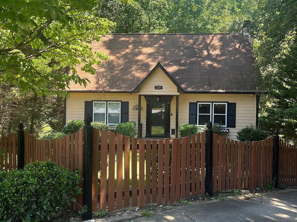 230 Martin Ridge Dr SW