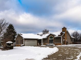 701 Sunrise Ct, Waukesha, WI 53188