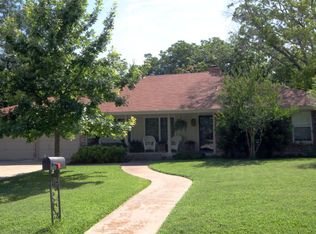 1307 N Warbler Dr, Kerrville, TX 78028