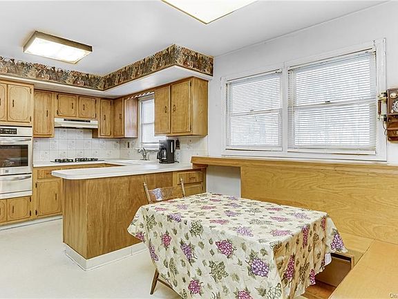 3rd image of 22 Marjorie Dr