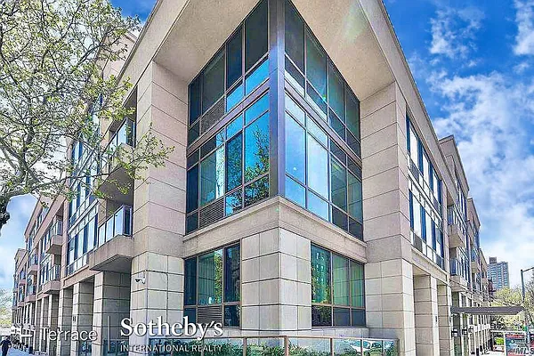 Rented by Terrace Sotheby's International Realty | media 2