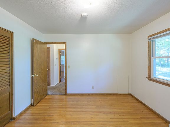 5th image of 9524 Pleasant Ave S