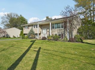 676 Rutgers Pl, Paramus, NJ 07652