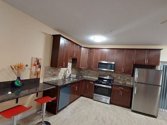 3rd image of 709A Vale View Dr