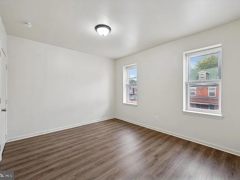 1016 Potter St — Photo 10