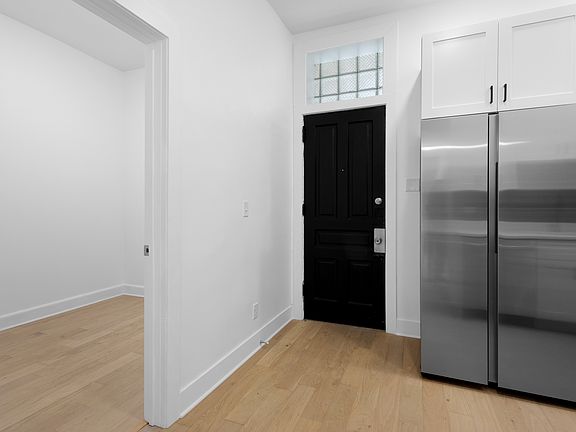 4th image of 949 N Damen Ave #1