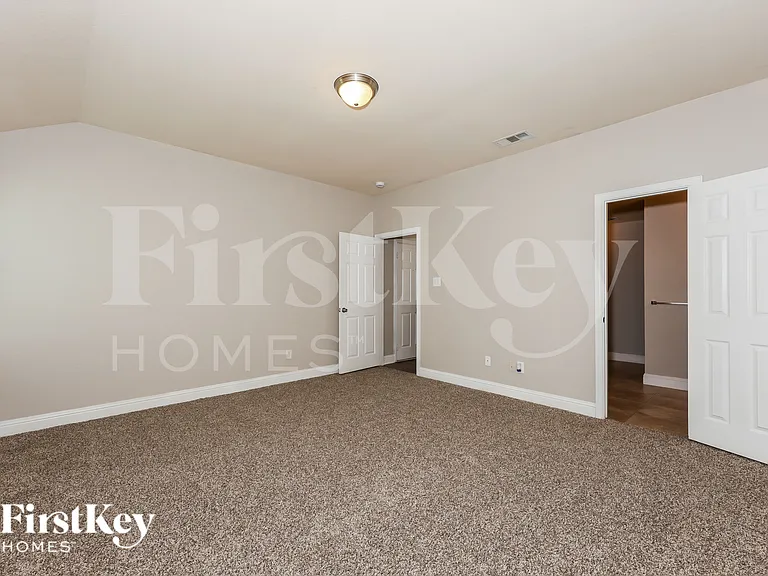 610 Canvas Ct — Photo 9