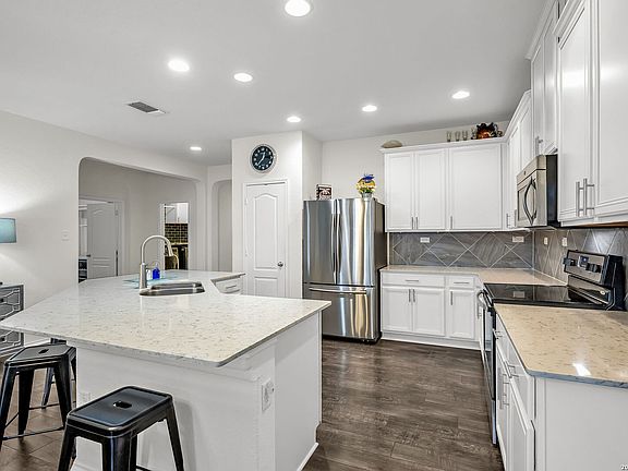 4th image of 4611 Montrose Wood