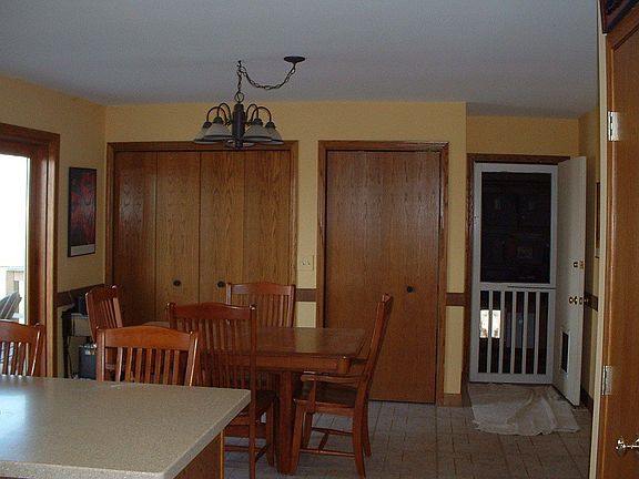 Updated Eat-in Kitchen