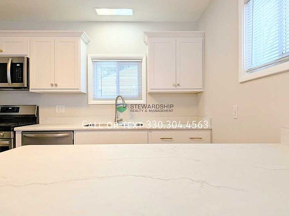 5th image of 2881 Archwood Pl