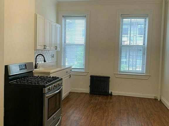 4th image of 5-46 51st Ave #2L
