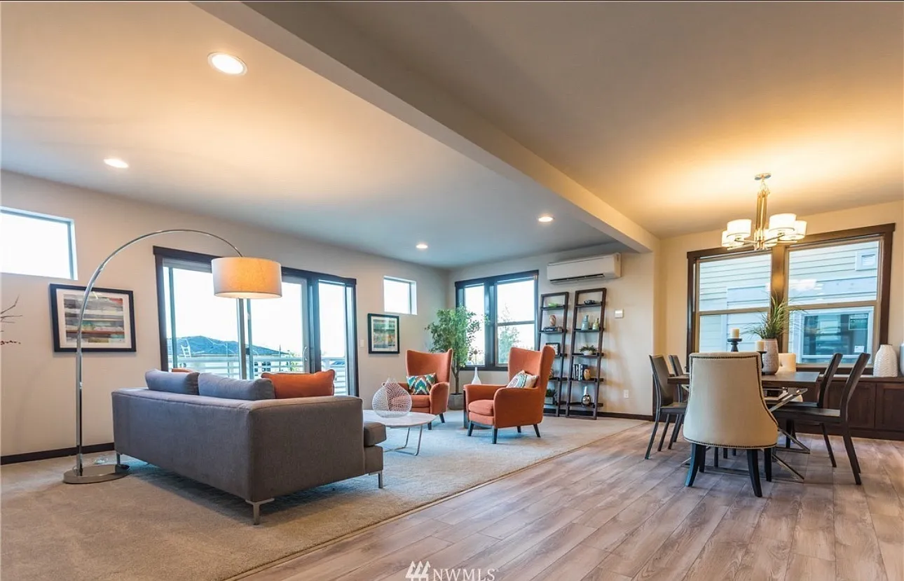 5 bed, 2.5 bath, 3392 sqft, $2,500 — Photo 1