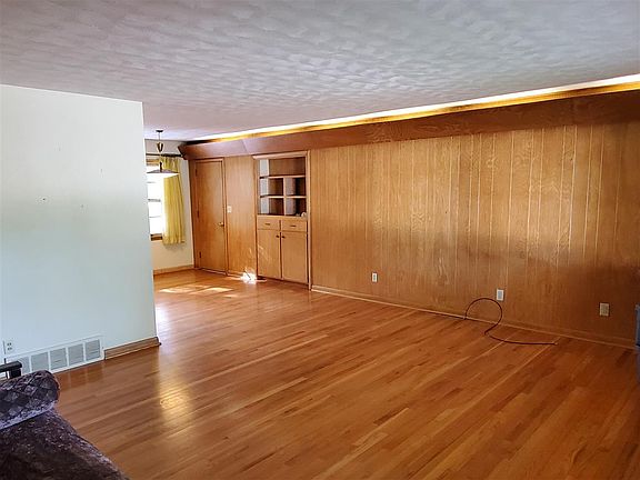 3rd image of 507 Meadow St