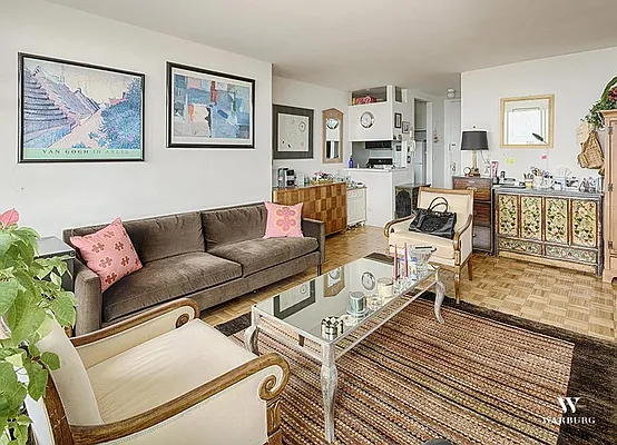 Rented by Warburg | media 12