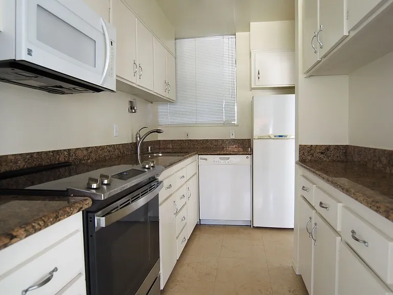 32 Andrew Dr #124 — Photo 8