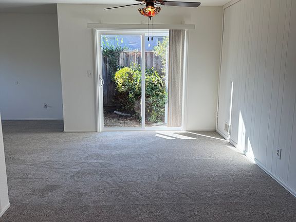 Dining room (taken from kitchen)