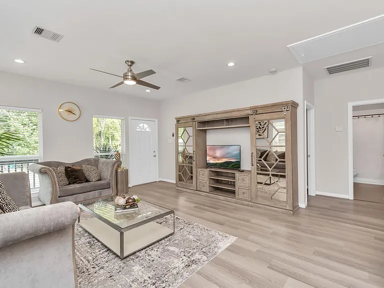 3308 Castor St — Photo 7