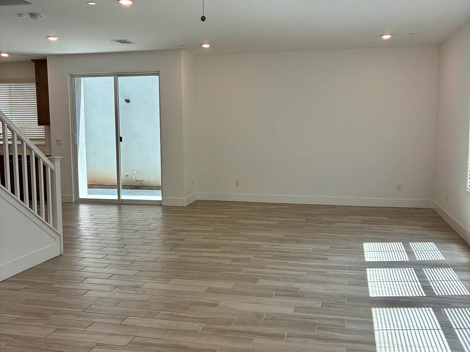 4 bed, 2169 sqft, $2,850 — Photo 3