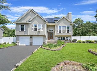 53 Samantha Dr, Coram, NY 11727