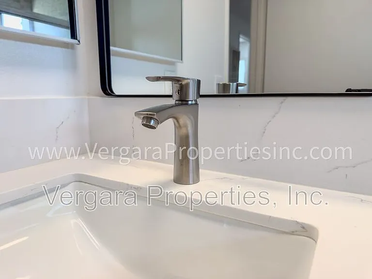 18012 Manhattan Pl — Photo 23