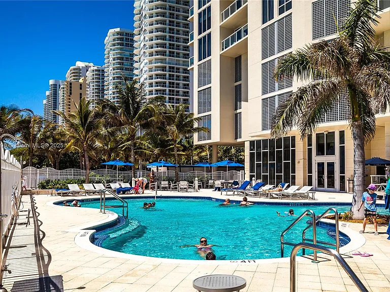16699 Collins Ave #2405 — Photo 29