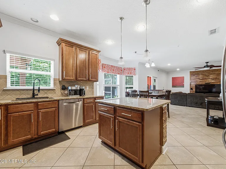 705 W Kings College Dr — Photo 11